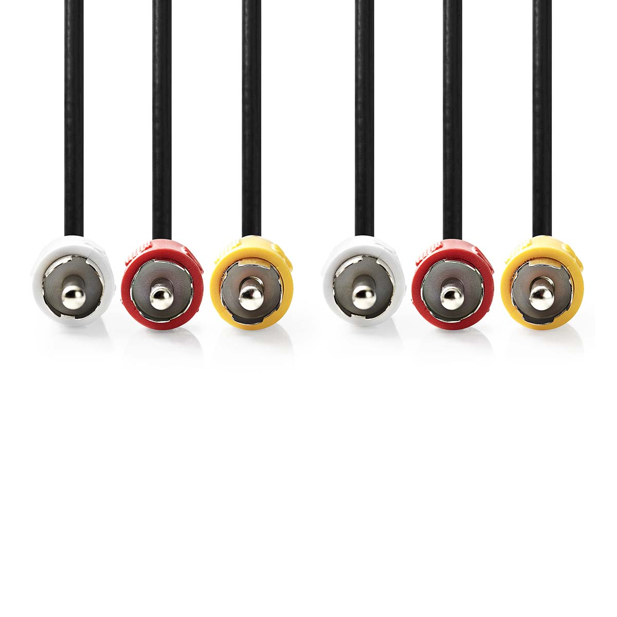 Mehrere Cinch-Kabel mit weißen, roten und gelben Steckern auf weißem Hintergrund.