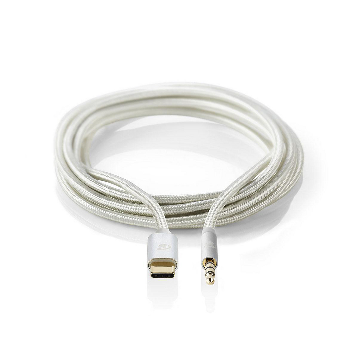 Weißes Kabel mit USB-C- und Klinkenanschlüssen, auf weißem Hintergrund aufgerollt.