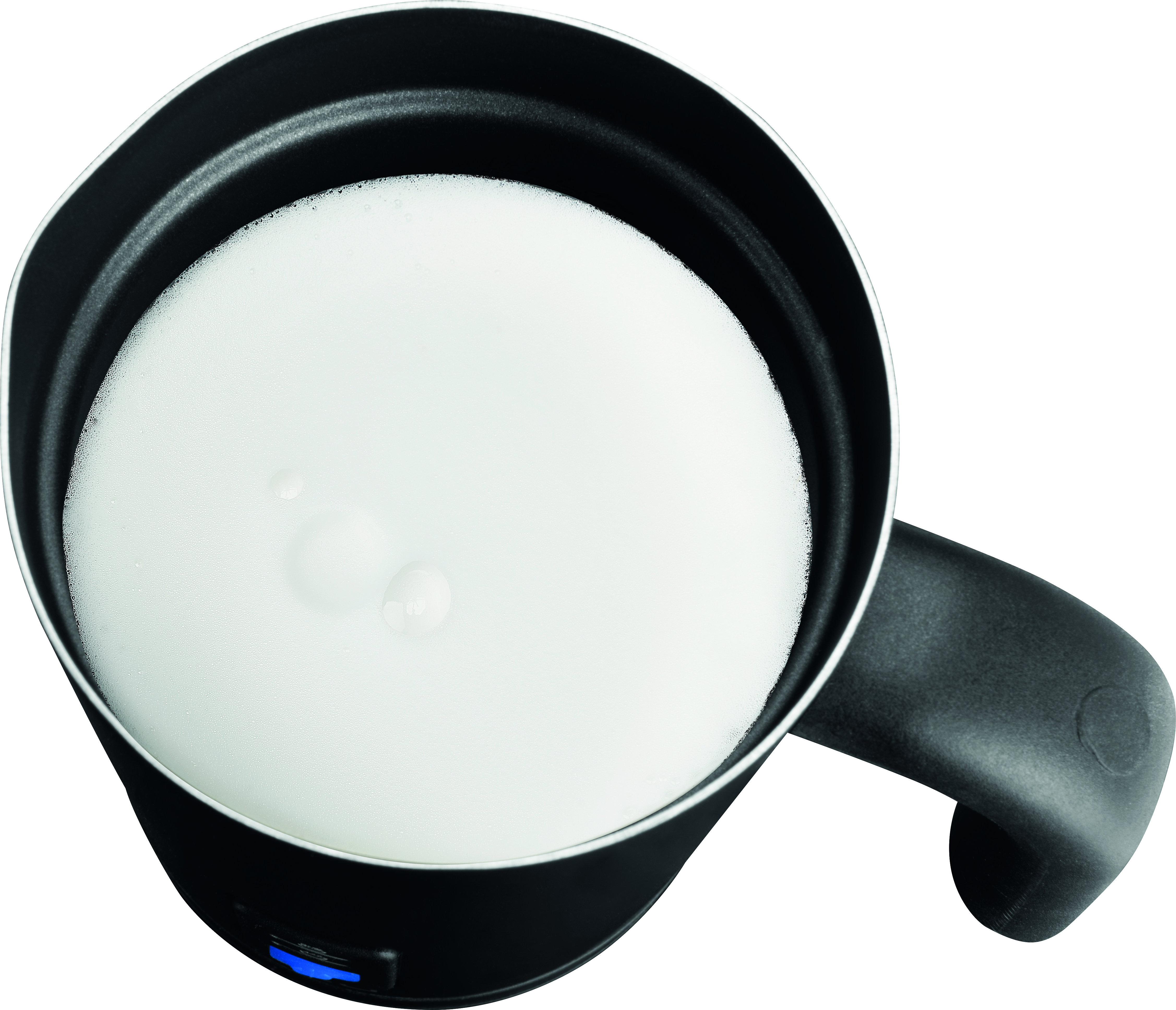 Schwarzer Milchaufschäumer mit weißer, schaumiger Milch. Draufsicht.