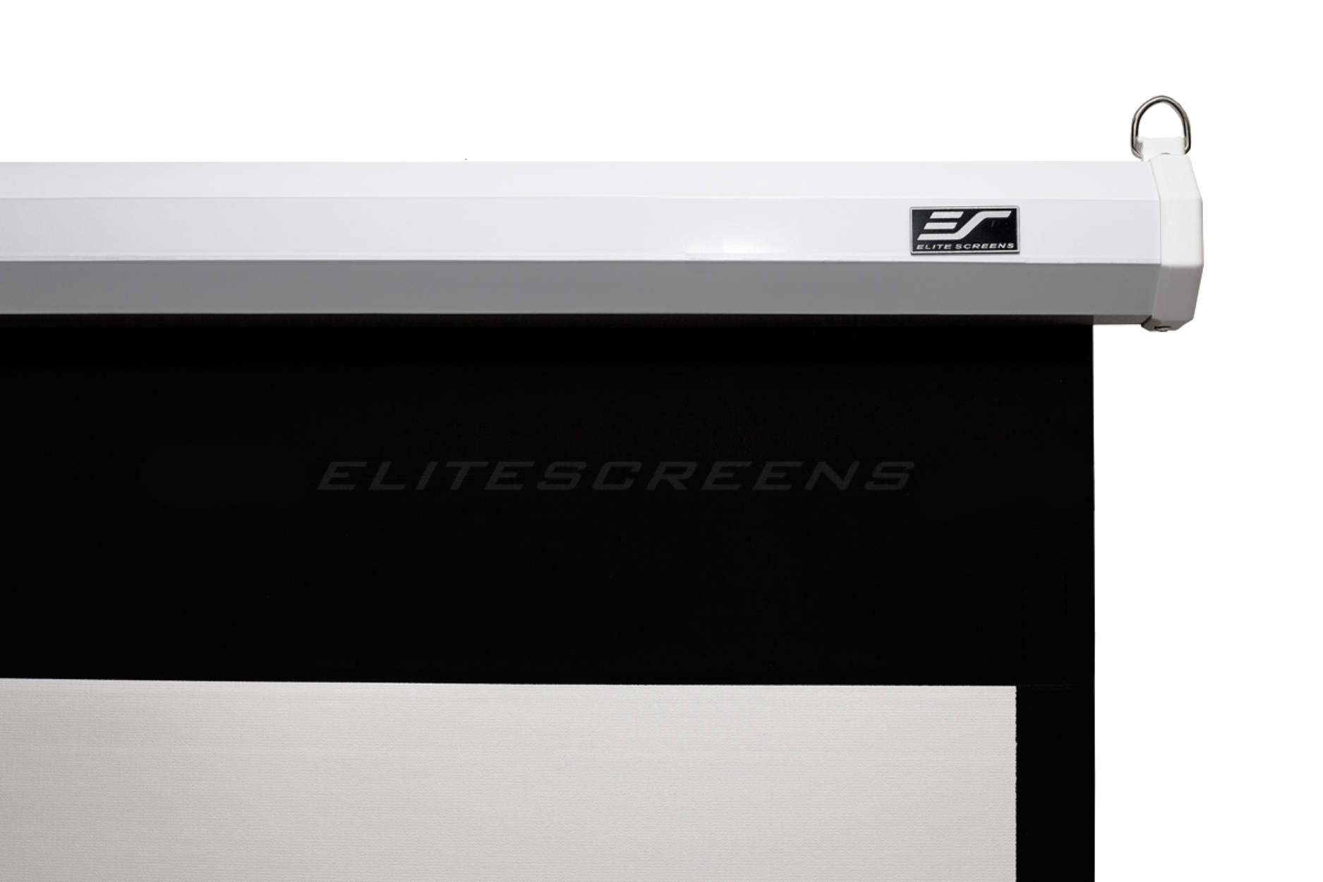 Eine weiße Projektionsleinwand mit schwarzem Bildschirm und dem Markennamen ELITESCREENS.