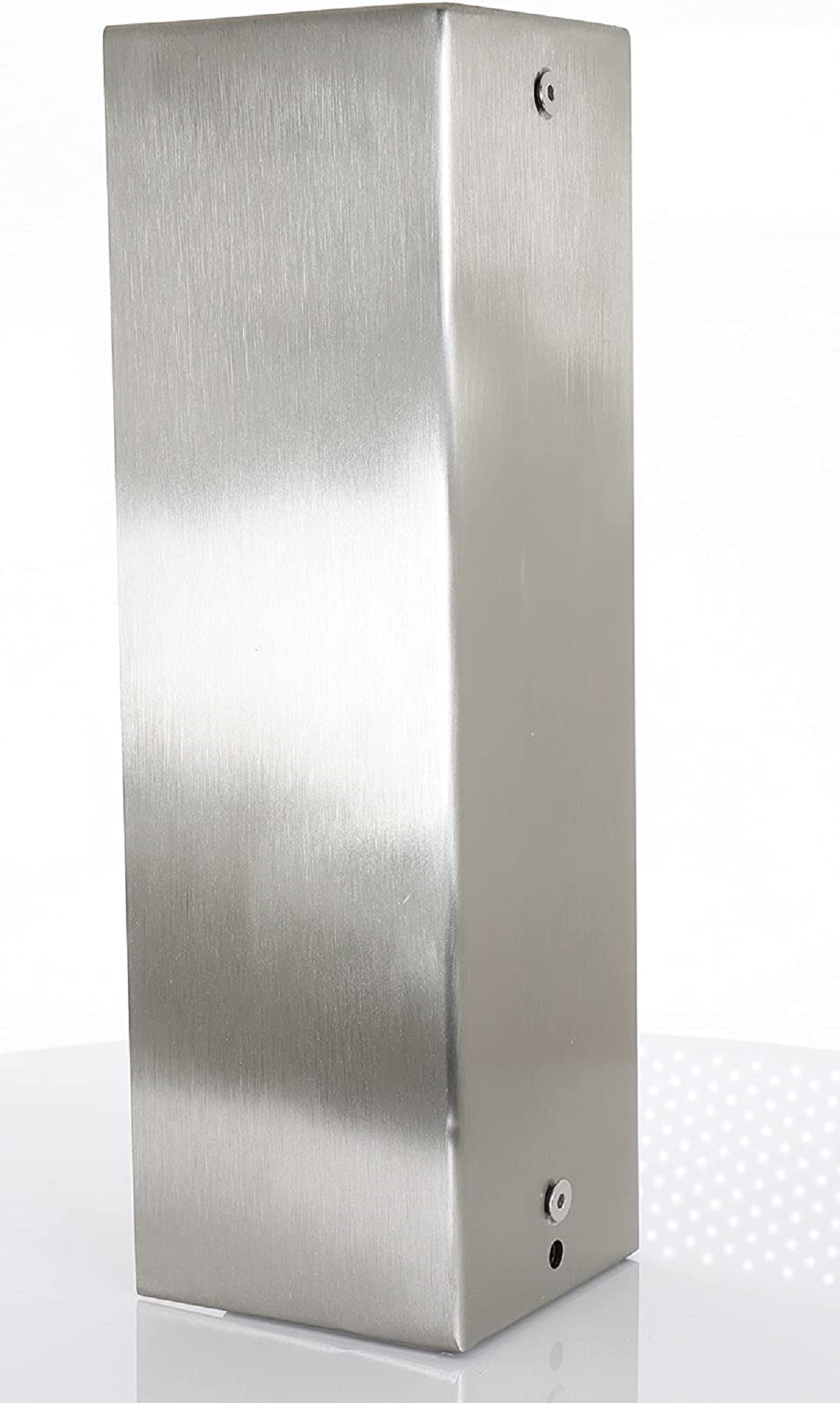 Eine hohe, rechteckige, gebürstete Metallstruktur mit sauberer, reflektierender Oberfläche.