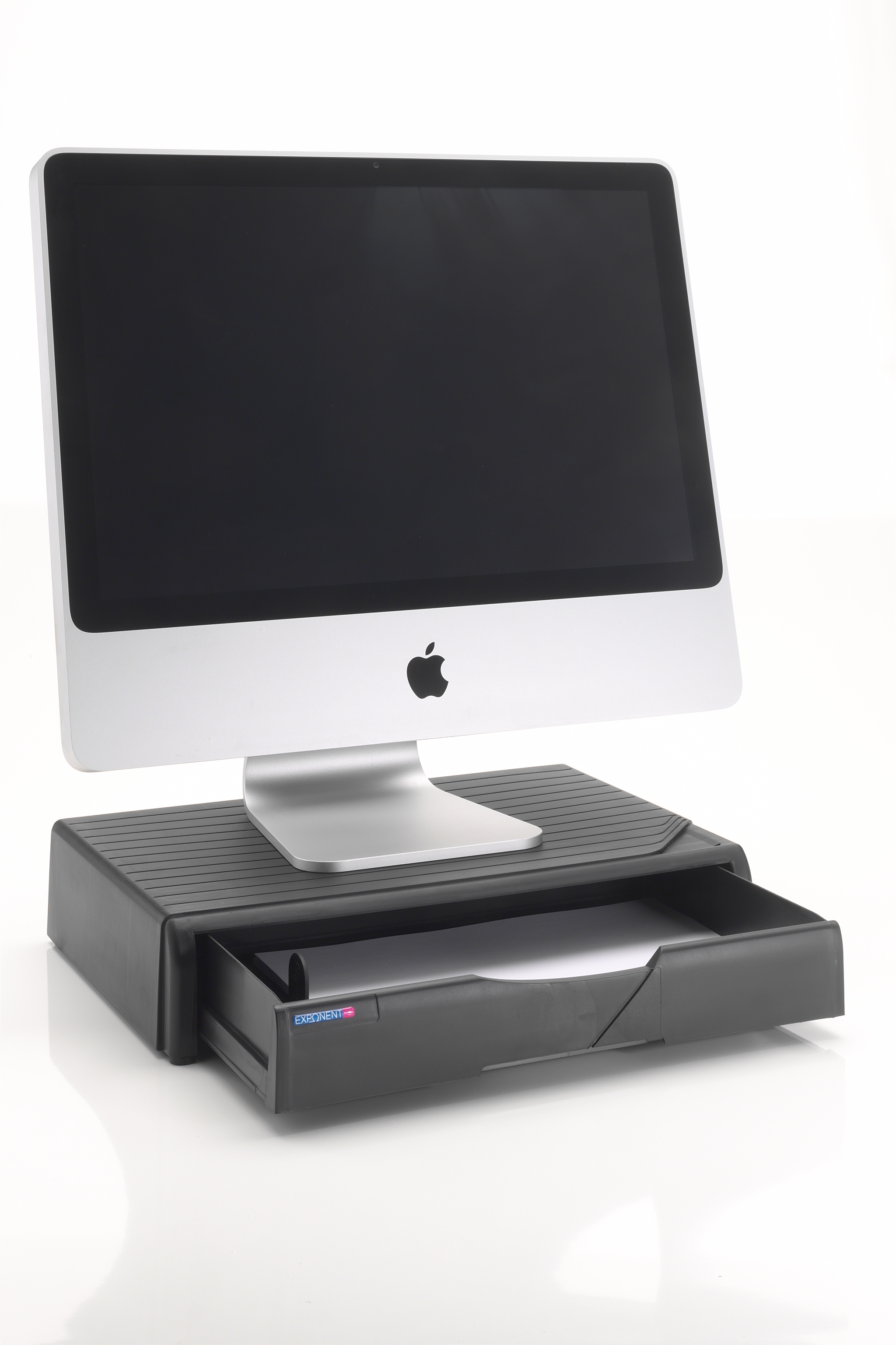 Ein iMac-Computer auf einem schwarzen Ständer mit Schublade.