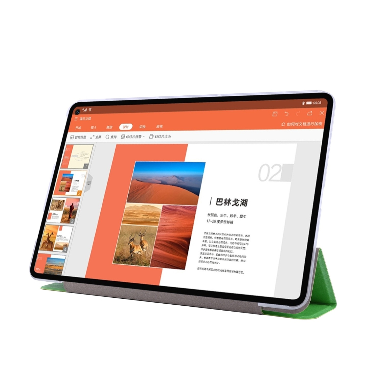 Ein Tablet, das eine Präsentation über eine Wüstenlandschaft anzeigt. Es ist auf einem grünen Ständer abgewinkelt.