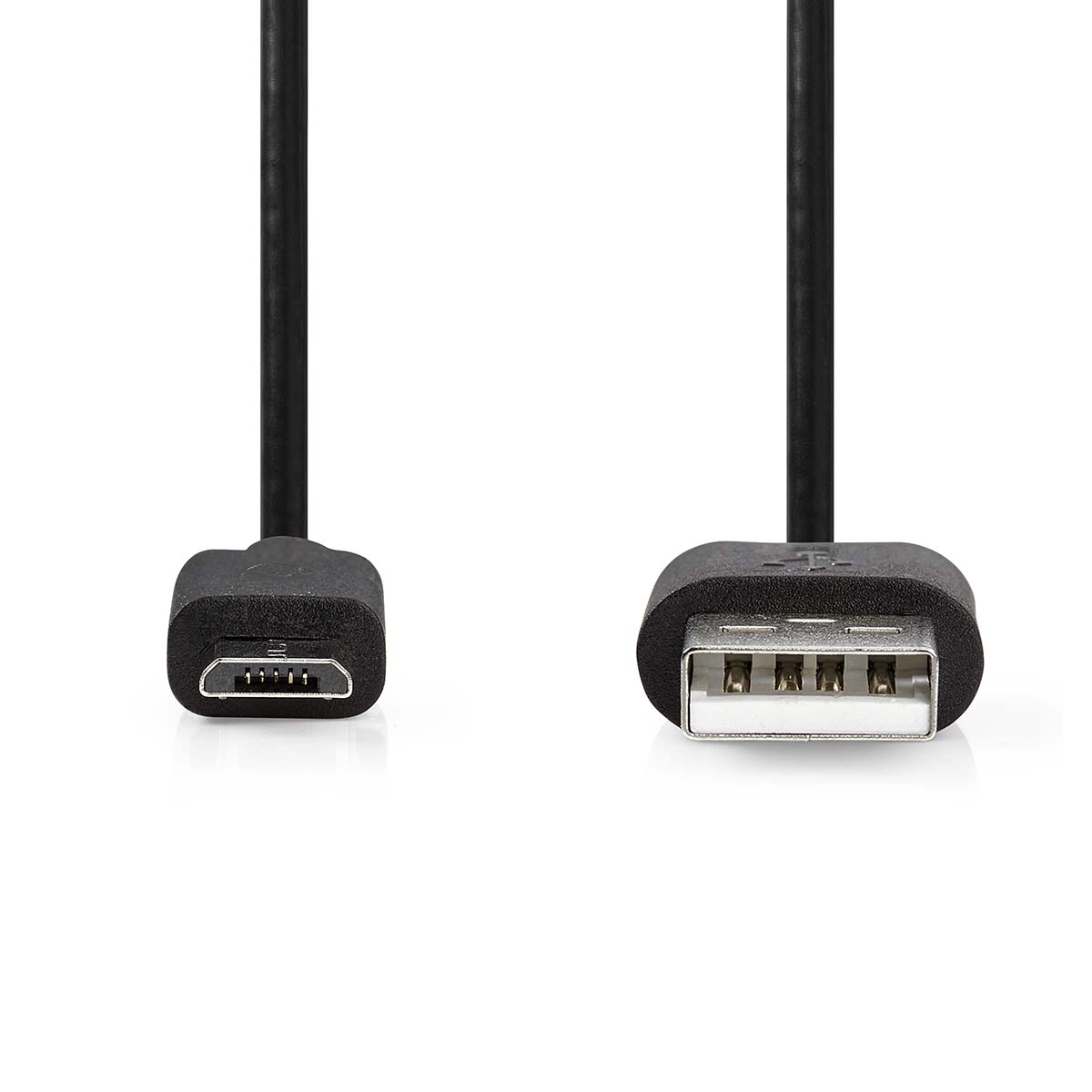 Zwarte USB naar micro-USB kabel met rechthoekige en trapeziumvormige connectoren, witte achtergrond.