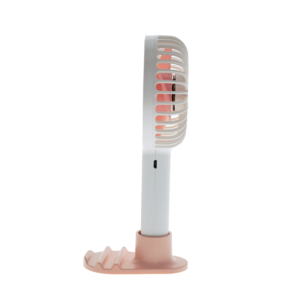 Ventilador portátil, blanco y rosa. Con soporte. Fondo blanco.