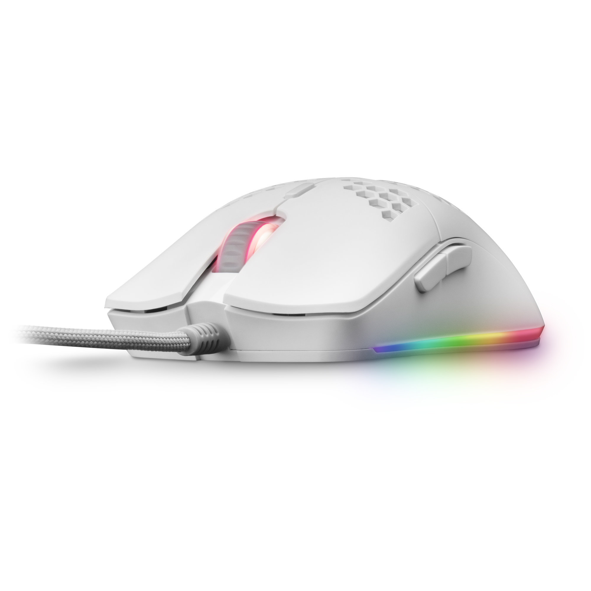 Ratón gaming blanco con luces LED. Cable gris. Fondo blanco.