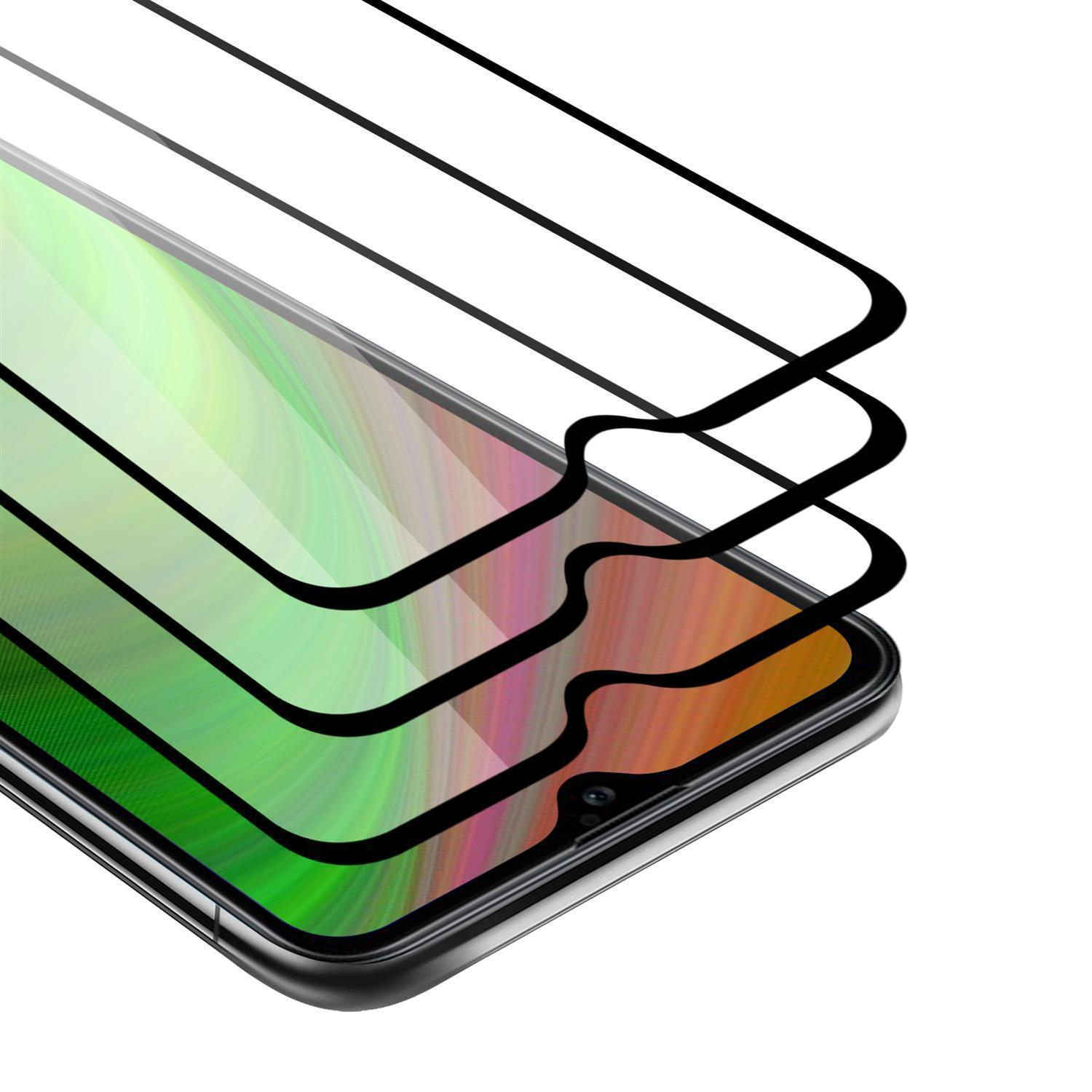 Protezioni schermo per smartphone, tre impilate, con bordi curvi. Schermo del telefono visibile. Sfondo bianco.