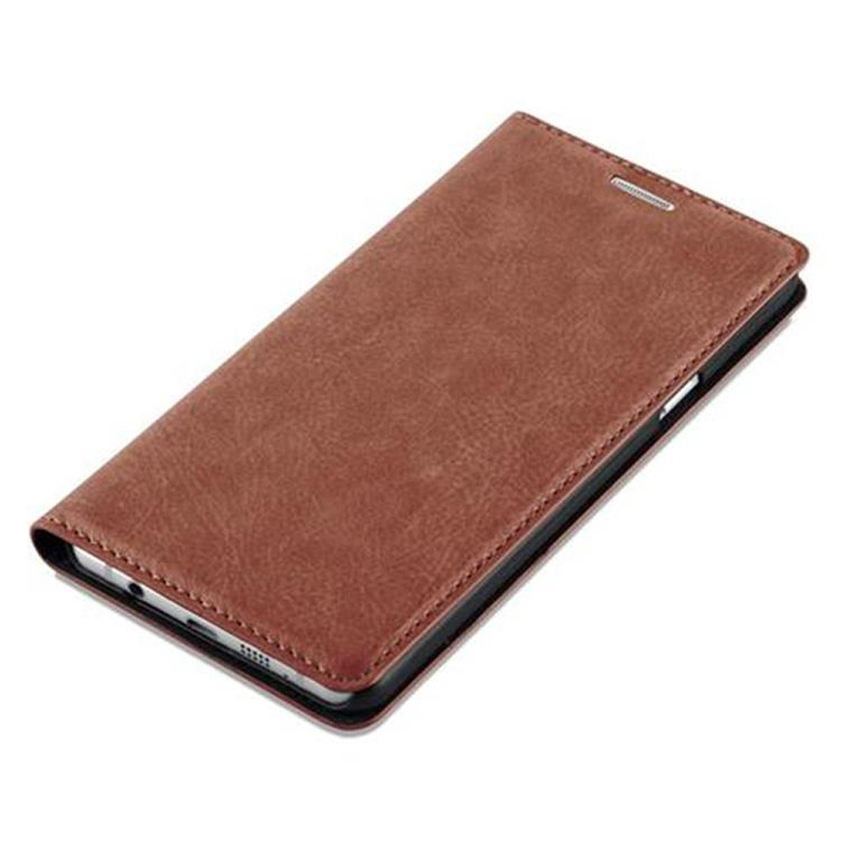 Una funda de teléfono marrón, cerrada, sobre un fondo blanco. Bordes cosidos visibles.