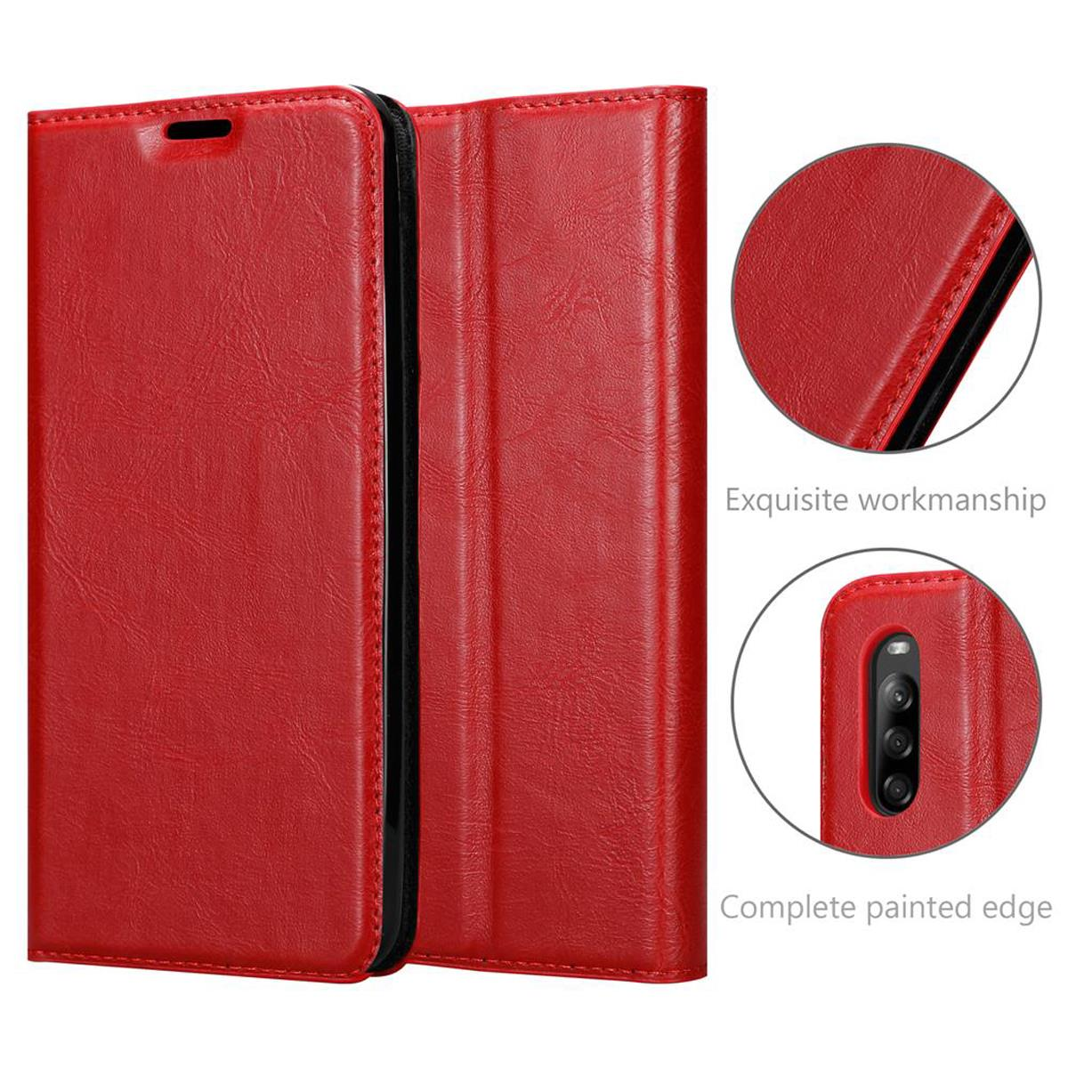Rote Leder-Handyhülle mit Nahtdetails. Nahaufnahmen zeigen die Handwerkskunst.