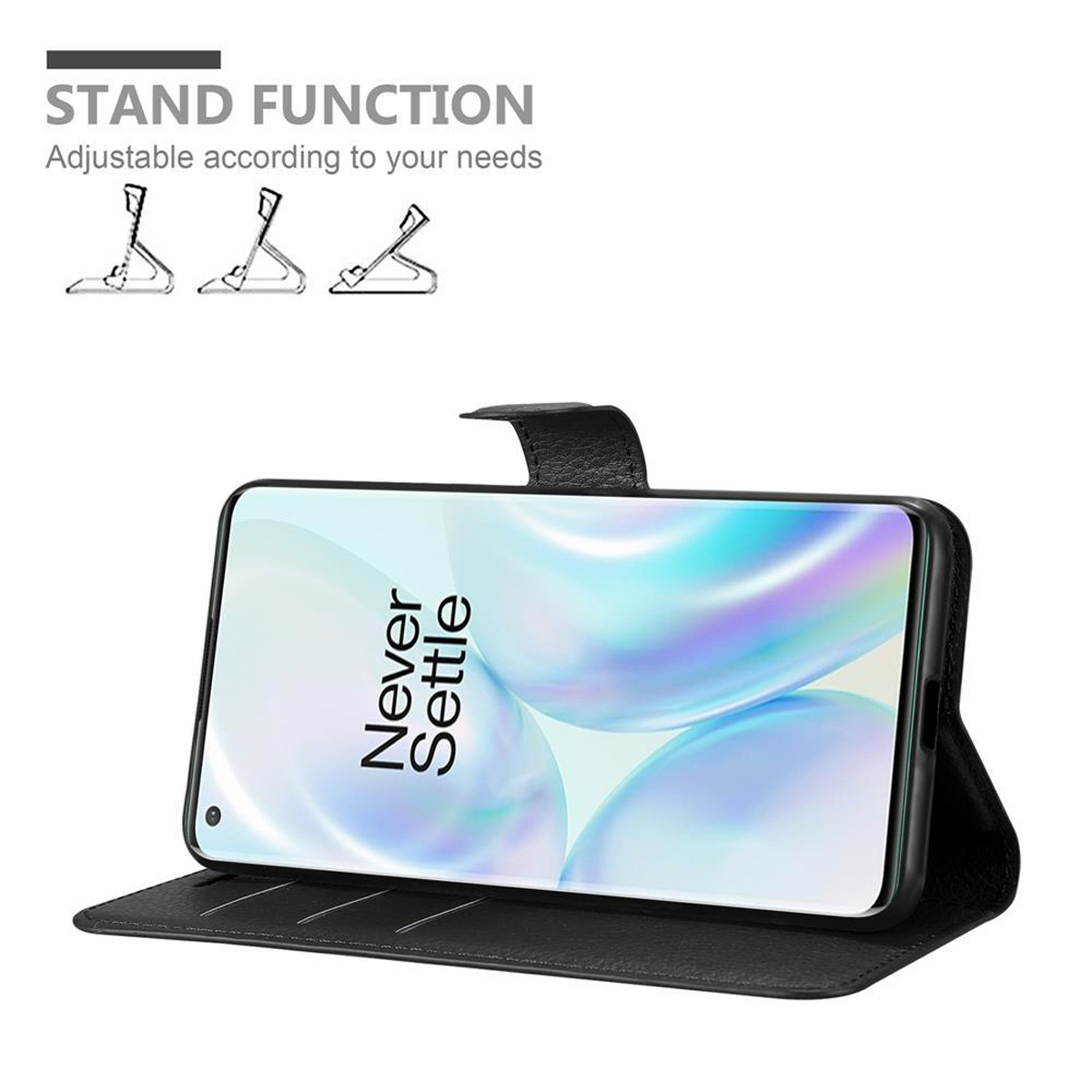 Schwarzes Telefon in offener Hülle, mit Ständerfunktion. Telefonbildschirm zeigt 'Never Settle'. Weißer Hintergrund.