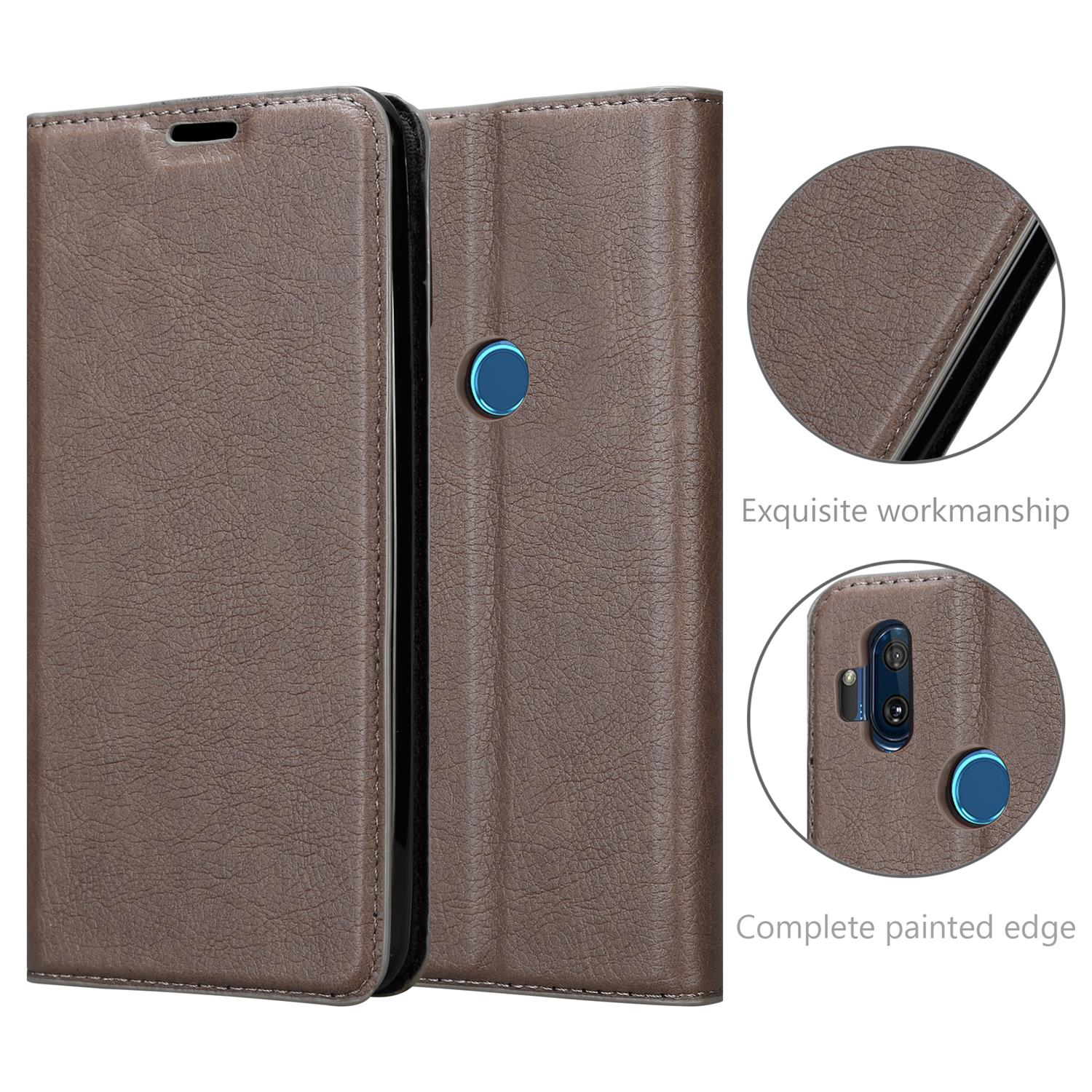 Braune Leder-Handyhülle. Geöffnet mit blauem Knopf. Nahaufnahme der Hülle und Telefonfunktionen. Komplett lackierte Kante.