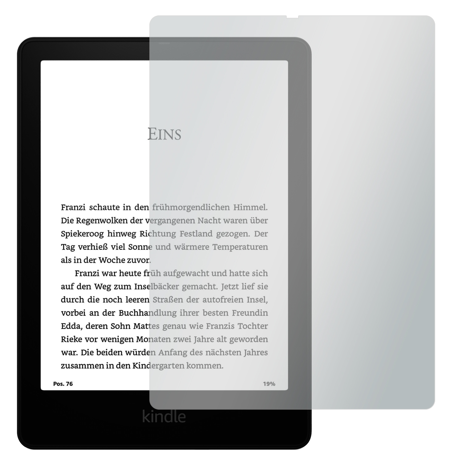 Kindle E-Reader mit weißem Bildschirmschutz, Text auf weißem Hintergrund zeigend.