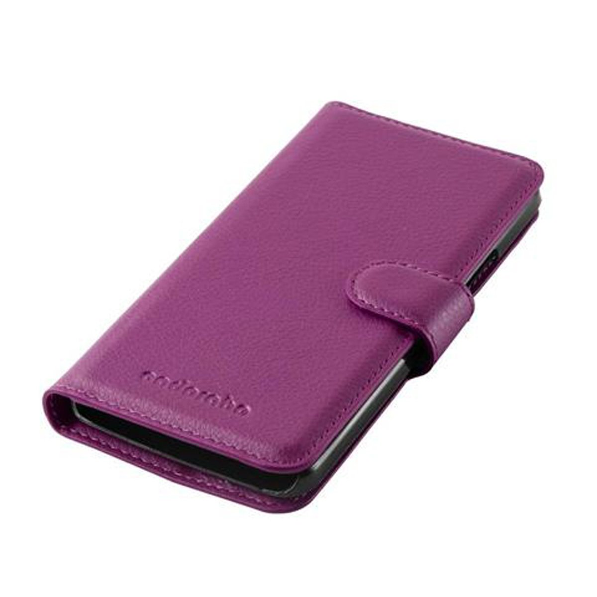 Una custodia per telefono viola con patta e chiusura a bottone. La custodia  è chiusa.