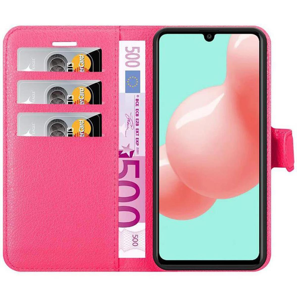 Rosa Handyhülle mit Karten und einem 500-Euro-Schein. Telefon mit pinkfarbenem Display.