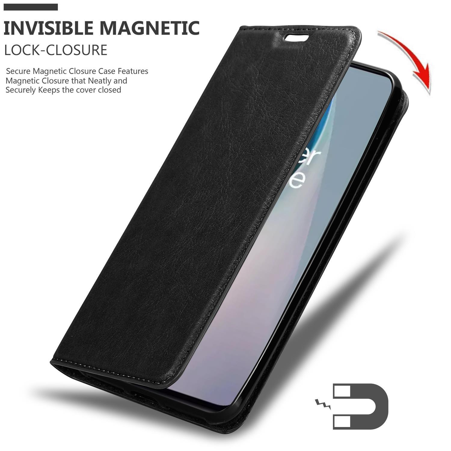 Custodia nera per telefono con aletta aperta, che rivela un telefono. Titolo: CHIUSURA MAGNETICA INVISIBILE.