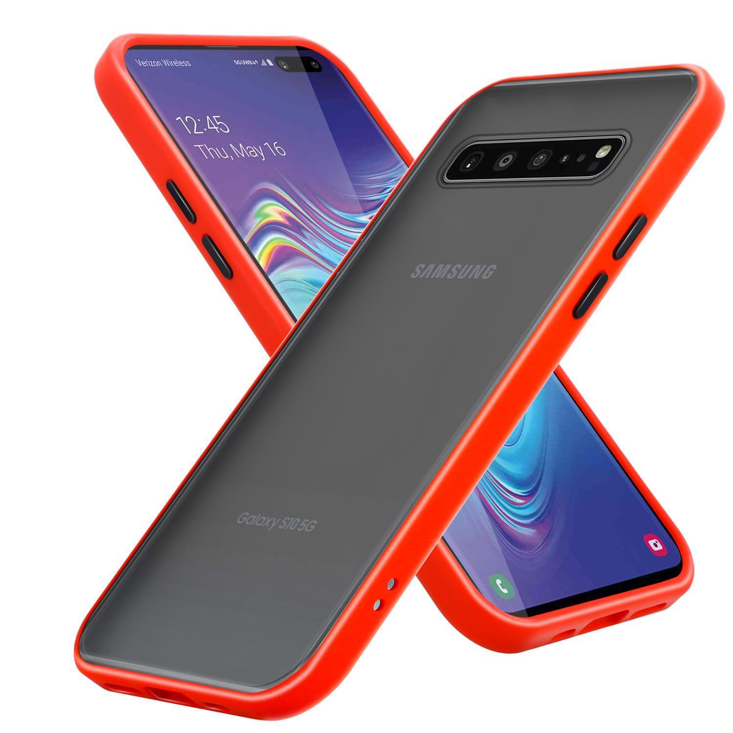 Zwei Telefone mit Hüllen. Eines ist ein Samsung-Telefon mit einer durchsichtigen Hülle und rotem Rahmen.