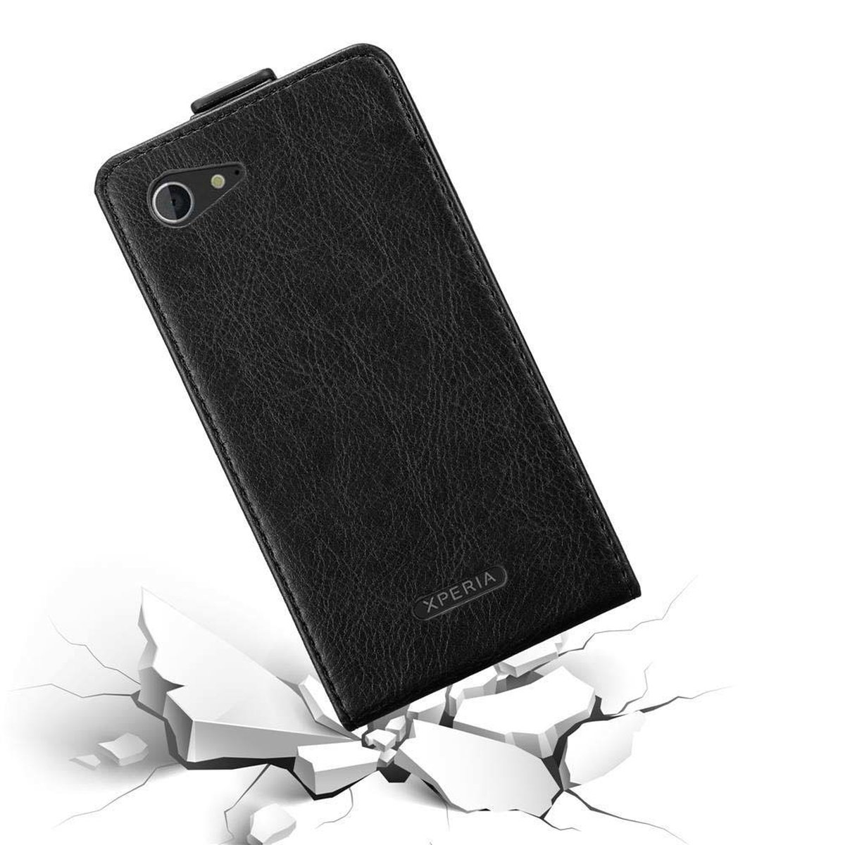 Eine schwarze Leder-Handyhülle liegt auf einer weißen Oberfläche. Die Hülle ist abgewinkelt, und das Telefon ist sichtbar.