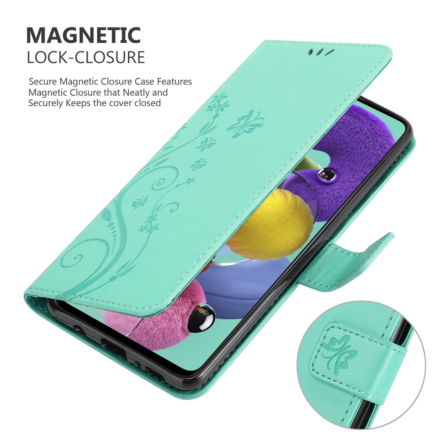 Custodia verde aperta, con telefono dentro. Design floreale sulla cover.