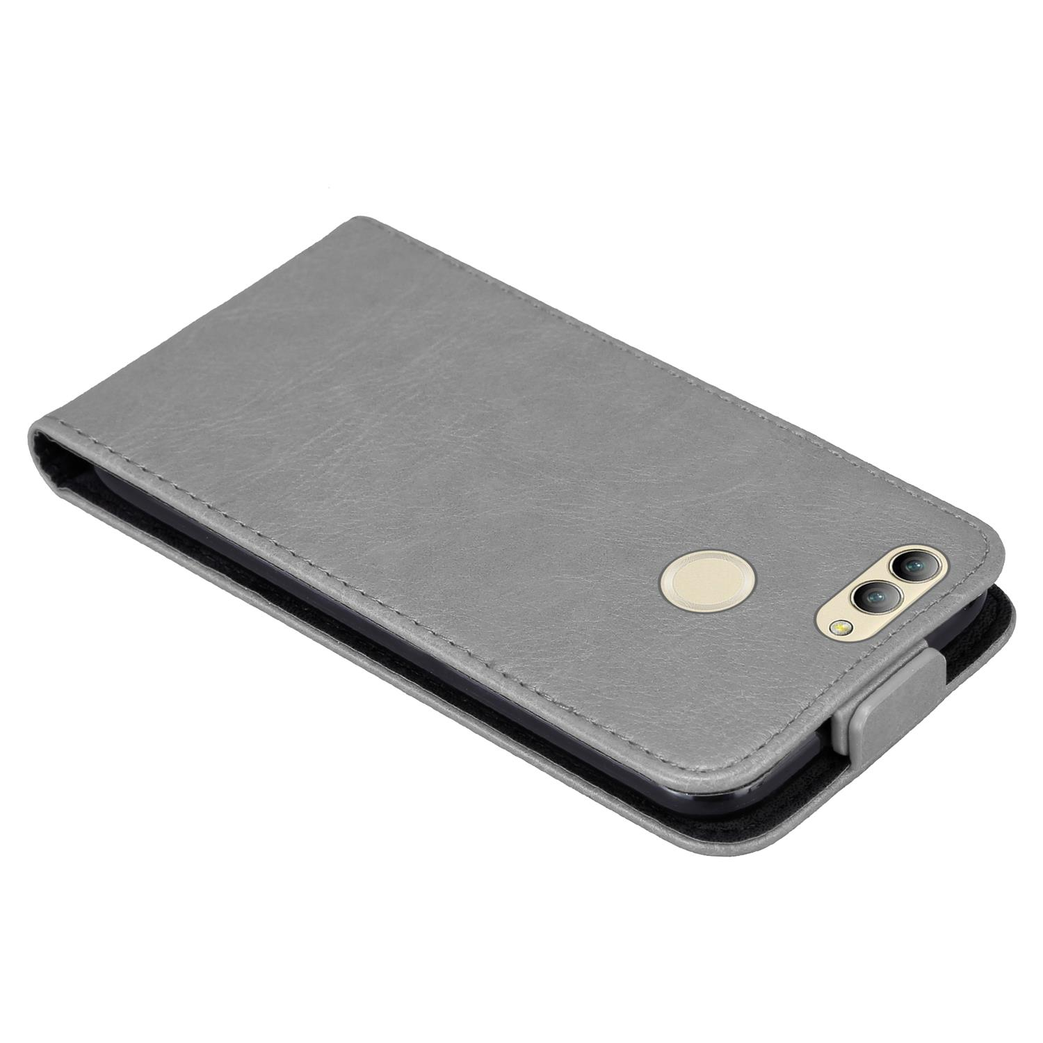 Graue Smartphone-Hülle, geschlossen. Die Rückseite zeigt die Kamera und das Design des Telefons. Glatte Ledertextur.