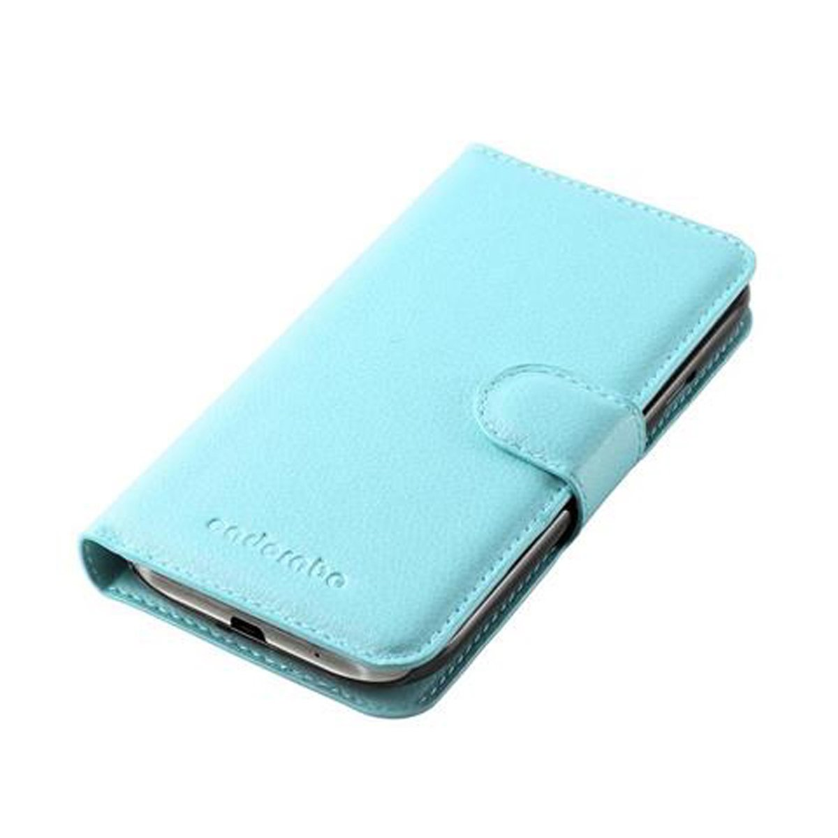 Custodia per telefono azzurra, chiusa. Sfondo bianco, con bottone.