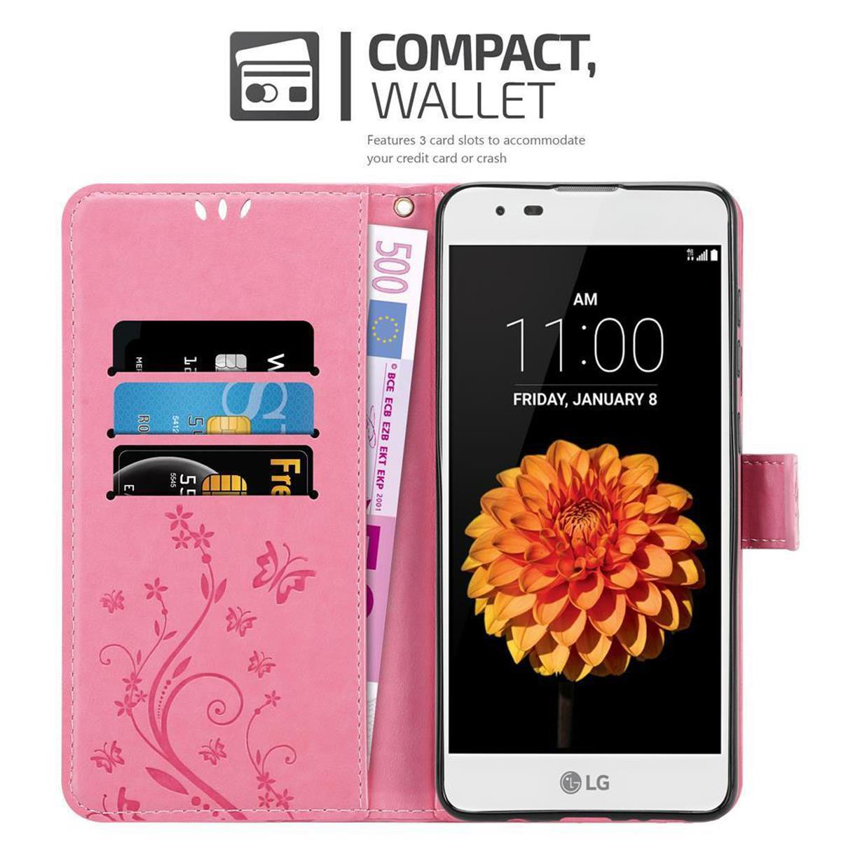 Funda tipo cartera rosa con teléfono, tarjetas y dinero. El teléfono muestra una flor. Fondo blanco.
