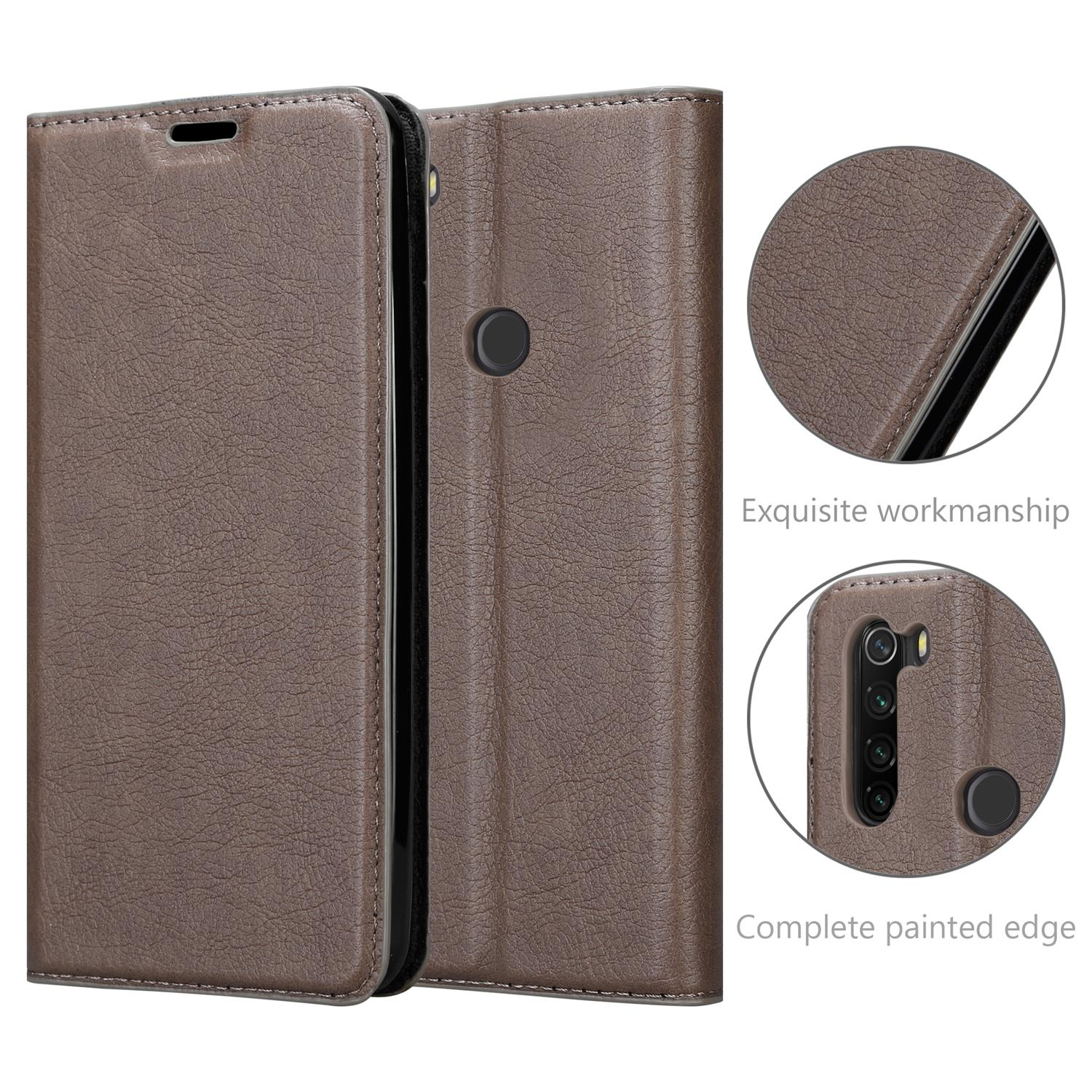 Eine braune Handyhülle mit Details des Gehäuses und der Telefonkamera.