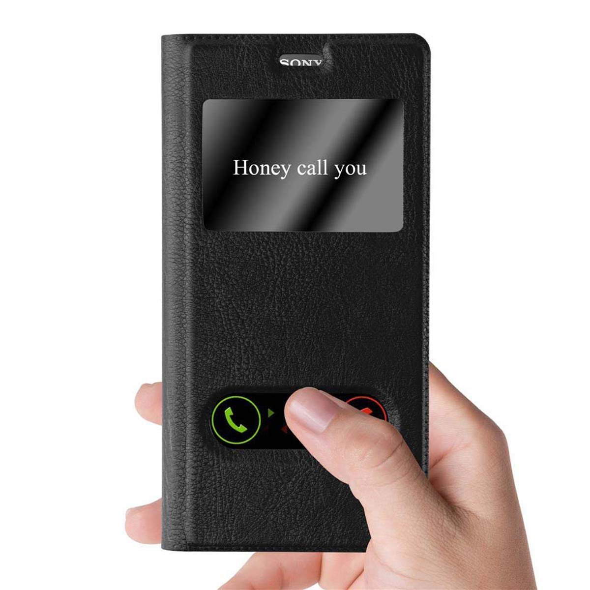 Funda de teléfono negra en una mano. La funda tiene una pantalla con el texto 'Honey call you'.