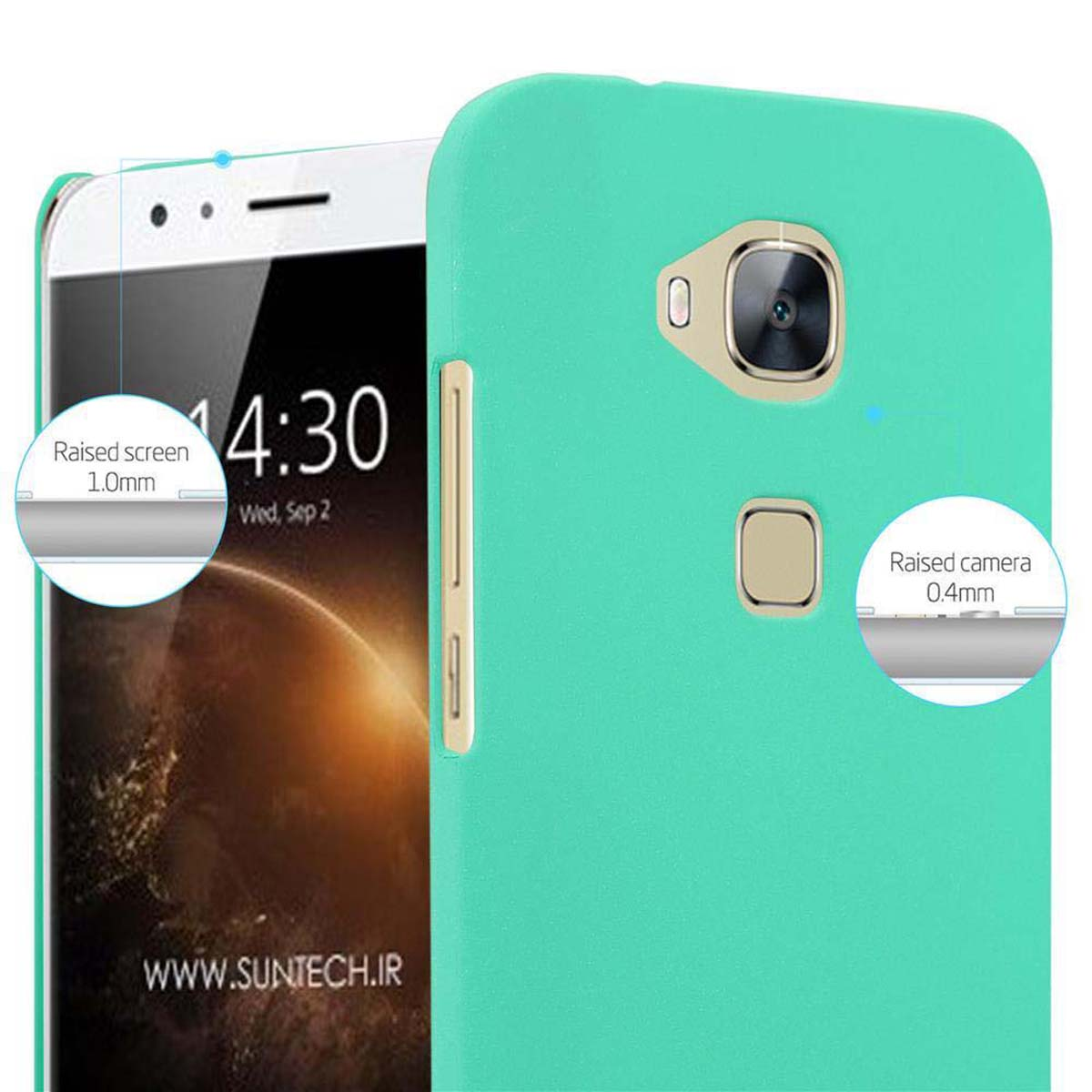 Un teléfono está en una funda verde azulado. Los detalles muestran la pantalla y la cámara. La funda tiene una pantalla y cámara elevadas.