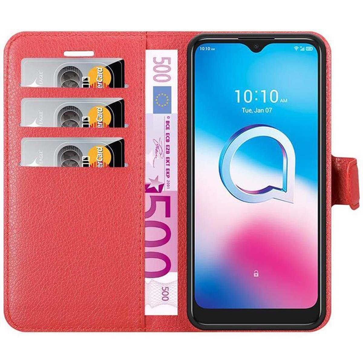Rote Brieftasche mit Telefon, Karten und Geld. Telefon zeigt die Uhrzeit. Hintergrund ist weiß.