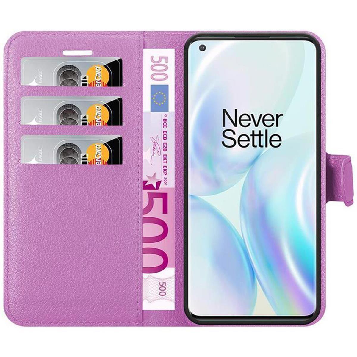 Custodia per telefono viola aperta, telefono con 'Never Settle', con fessure per carte e banconota da 500 euro.