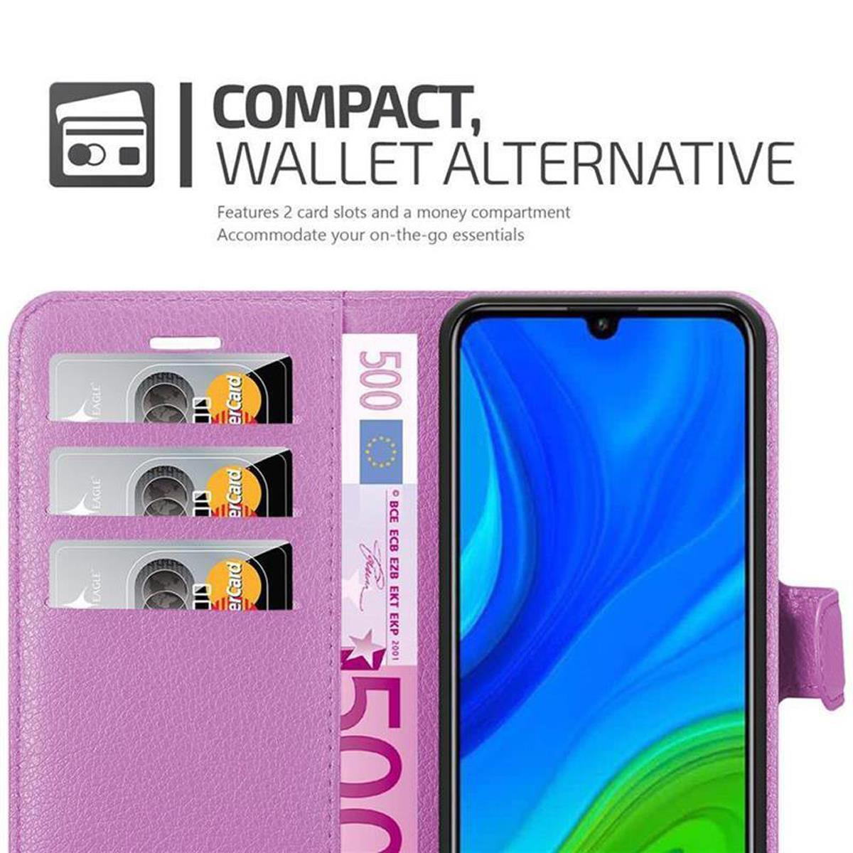 Custodia viola per telefono con telefono all'interno. Carte e banconote in euro visibili. Compatto.