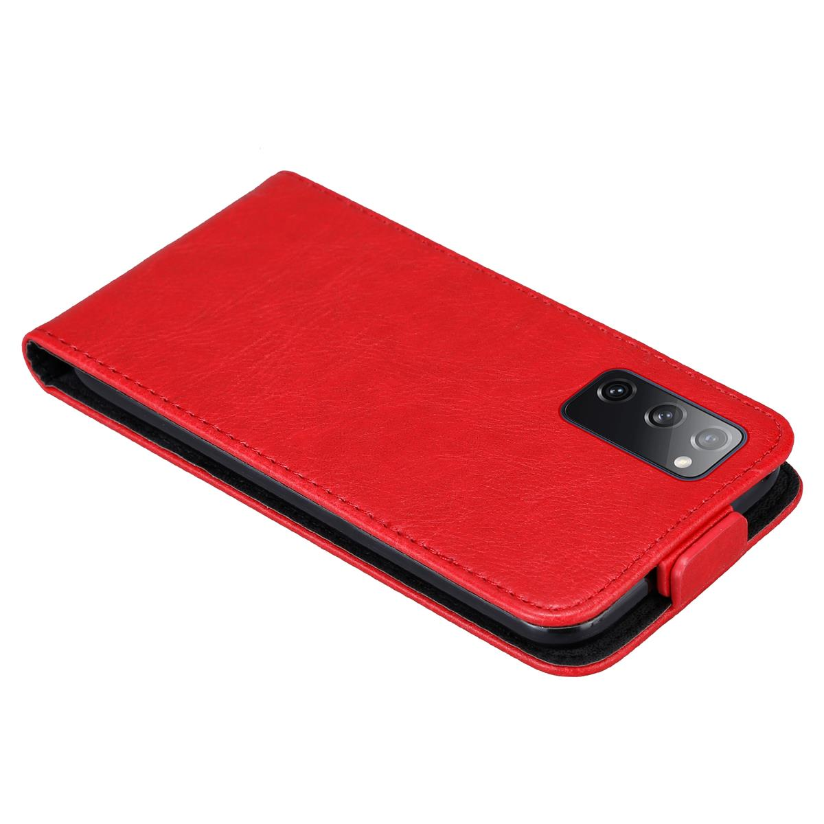 Custodia per telefono rossa, chiusa, che mostra la fotocamera del telefono.
