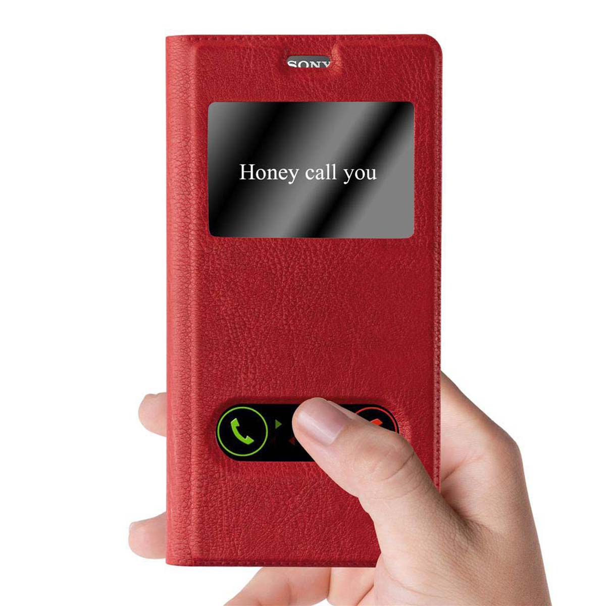 Funda roja para teléfono con ventana. Una mano sostiene la funda y una llamada entrante.