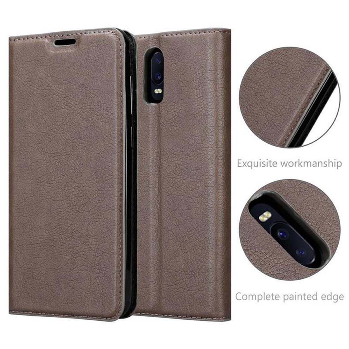 Custodia per telefono in pelle marrone con design aperto, evidenziando l'area della fotocamera.