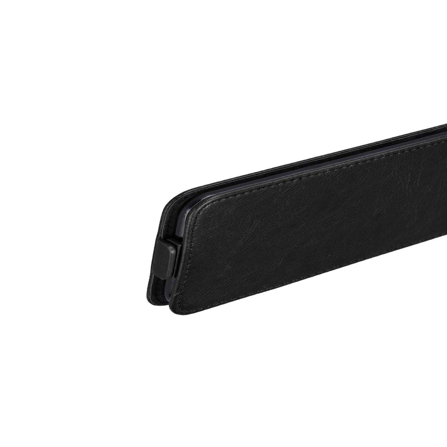 Schwarze Handyhüllen-Kante, Seitenansicht. Die Kante ist gebogen und hat einen kleinen Knopf. Ledermaterial.