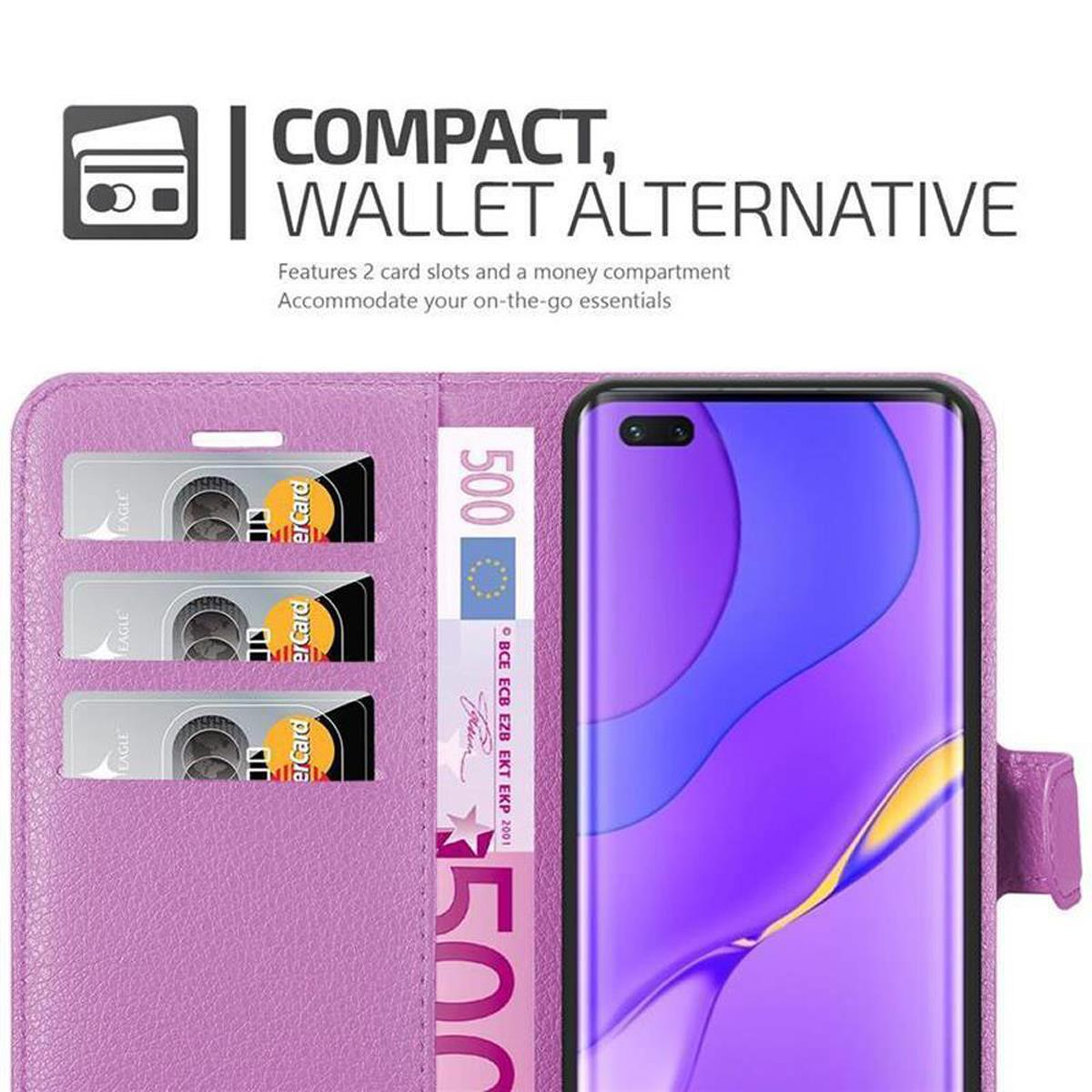 Una custodia per telefono viola con un telefono e carte all'interno. Lo sfondo è bianco.