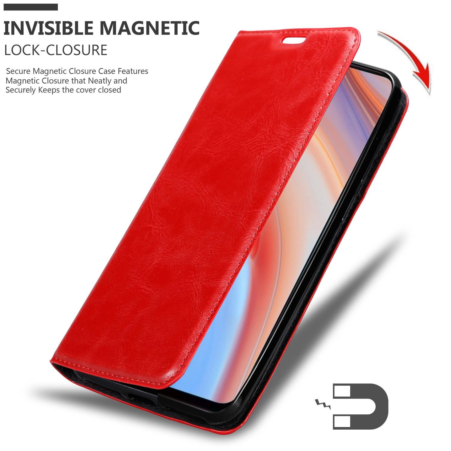 Custodia per telefono rossa con un telefono all'interno, la custodia è aperta, che mostra lo schermo.