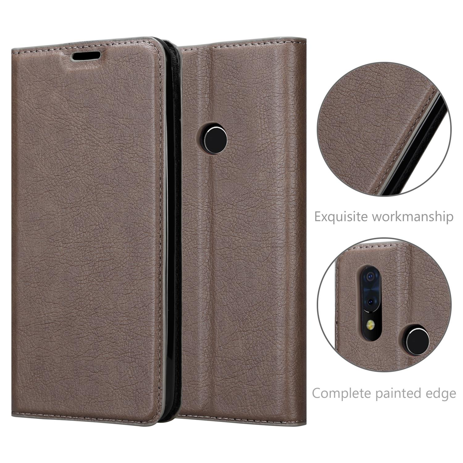 Braune Handyhülle mit Telefon. Nahaufnahmen zeigen exquisite Verarbeitung und lackierte Kanten.