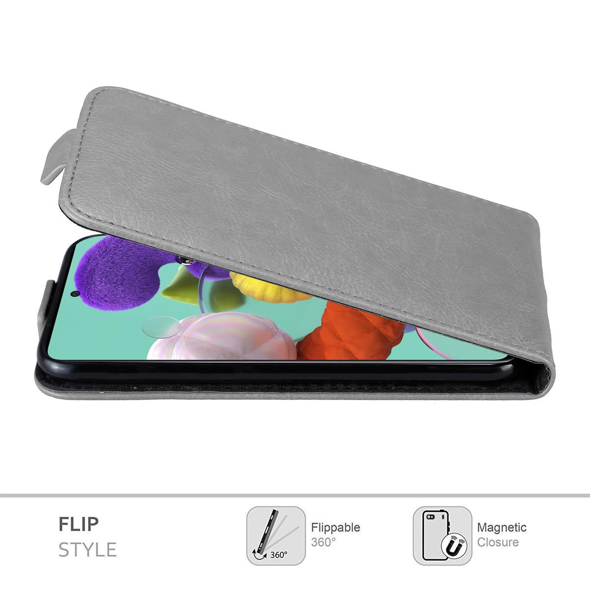 Graue Handyhülle, offen, mit einem Telefon, das ein farbenfrohes Bild zeigt. Text: FLIP STYLE.