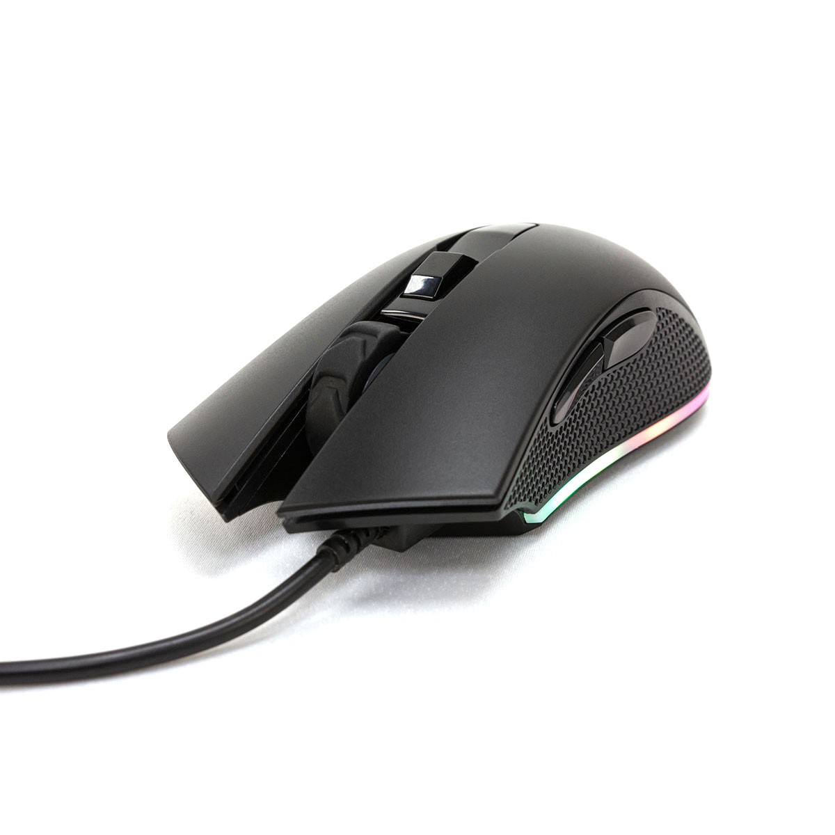 Mouse da gioco nero con un cavo, vista dall'alto. La rotella e i pulsanti laterali sono visibili.