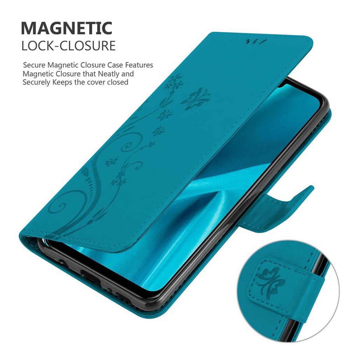 Funda de teléfono color turquesa abierta, diseño floral. Pantalla del teléfono visible. Cierre magnético.