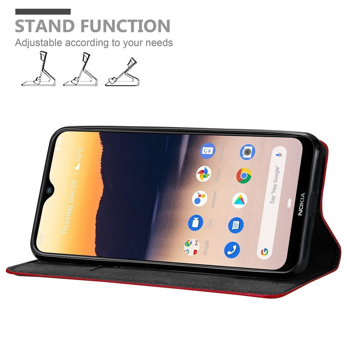Telefon in Hülle im Standmodus, Bildschirm zeigt App-Symbole und Uhrzeit.