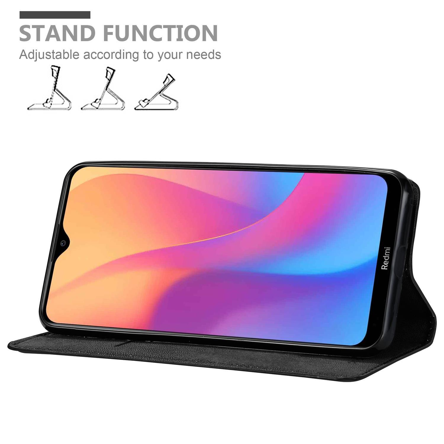 Schwarzes Telefon in einer Hülle, in Standposition. Die Standfunktion wird beworben. Das Telefon zeigt ein buntes abstraktes Bild.