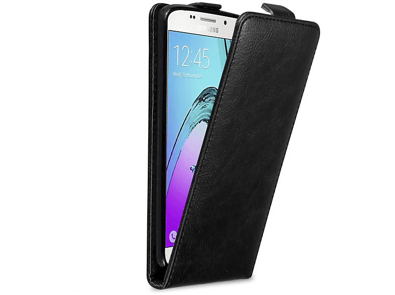 CADORABO Handyhülle Samsung, im Galaxy Style, Flip KAVIAR Flip 2016, A5 Cover, SCHWARZ