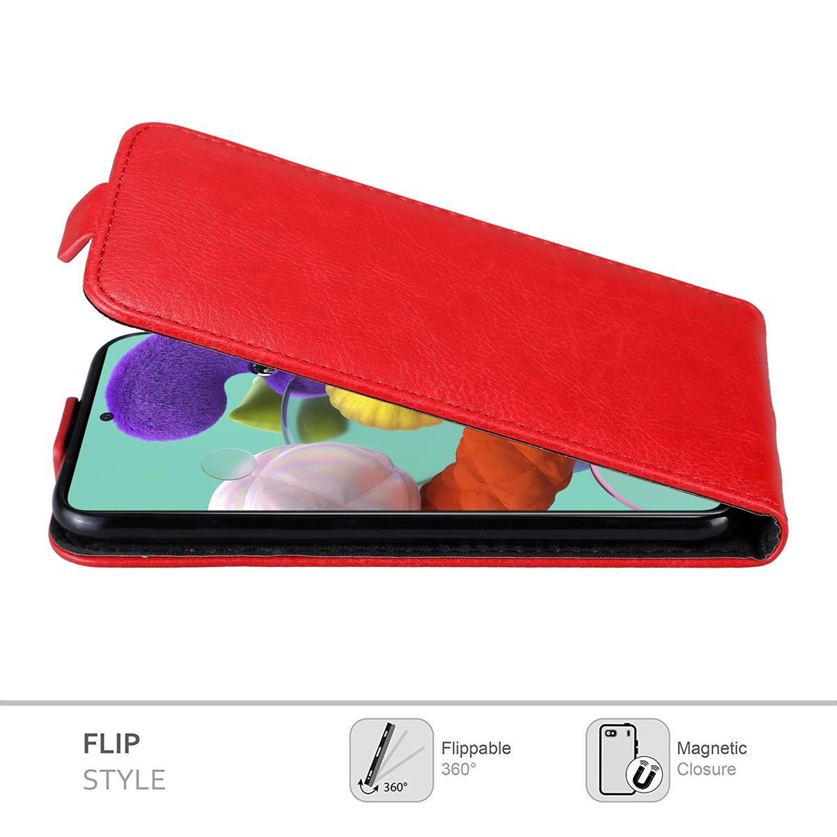 Rote Handyhülle, offen, zeigt ein Telefon. Der Koffer ist im Flip-Stil gehalten.