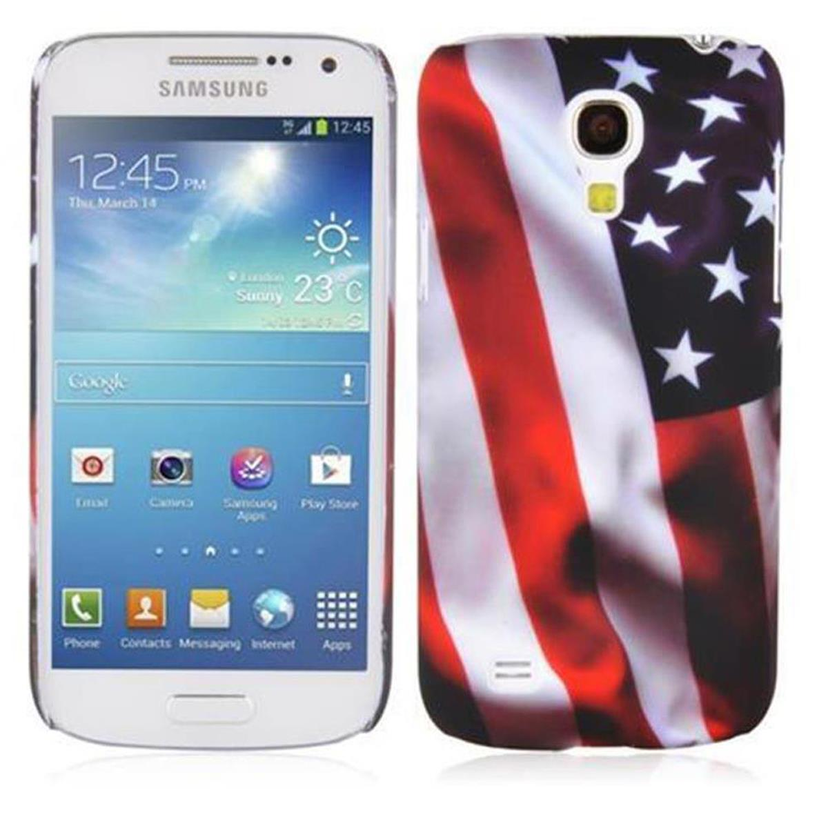 Telefon mit USA-Flaggen-Design auf der Rückseite. Der Bildschirm ist an.