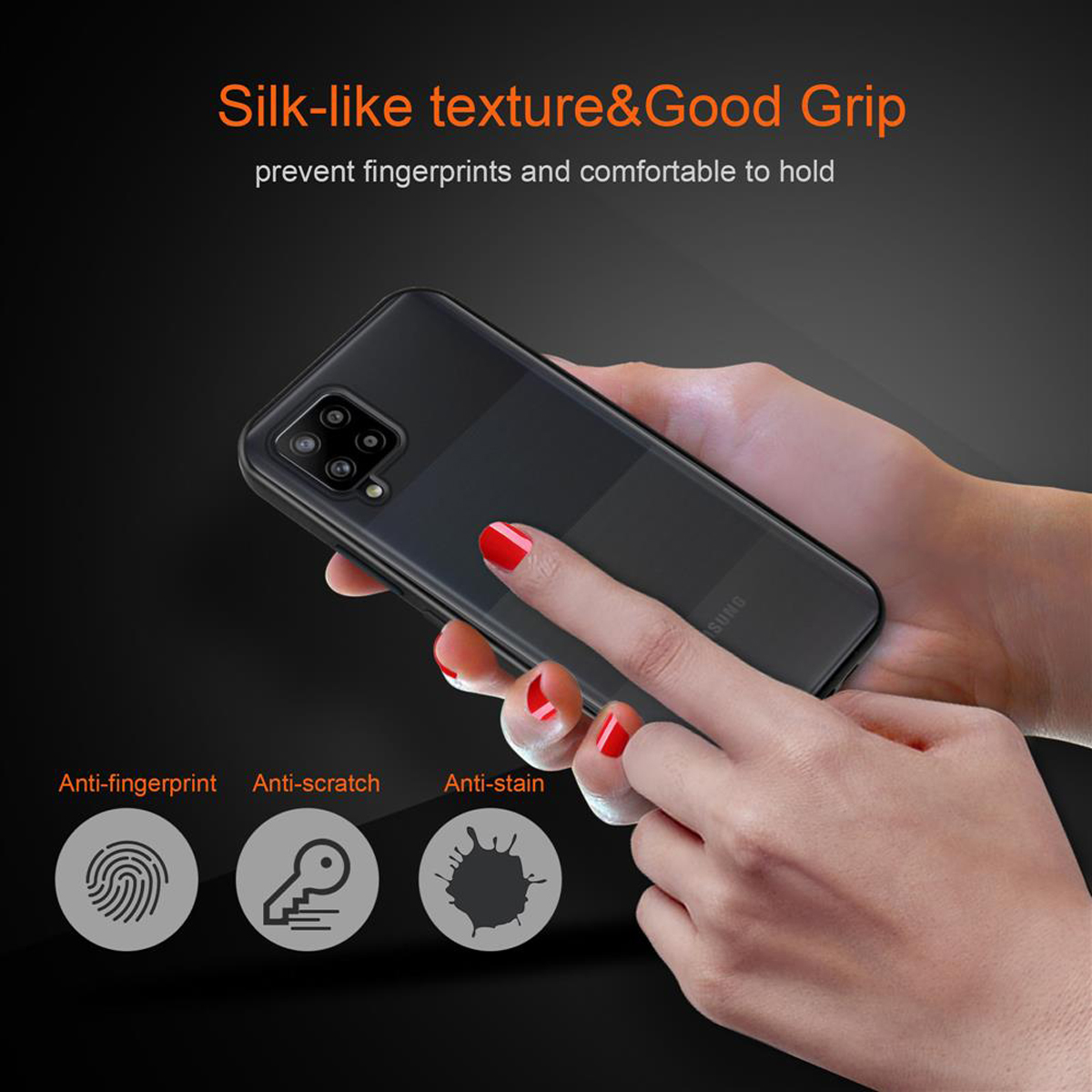 Mano che tiene in mano un telefono nero, mostrando lo schermo e il retro. Testo: Texture setosa e buona presa, Anti-impronte, Anti-graffio, Anti-macchia.