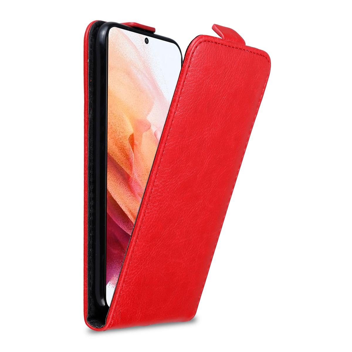 Rote Handyhülle, offen, enthüllt ein schwarzes Telefon. Telefon ist in der Hülle.