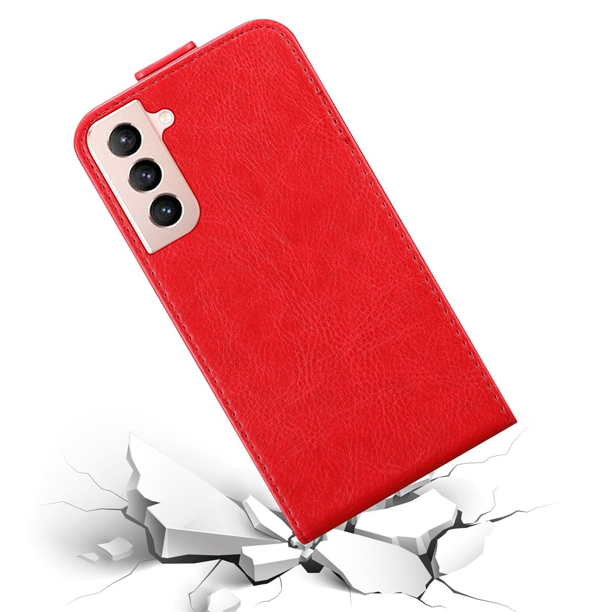 Rote Handyhülle mit Telefon. Hülle leicht beschädigt. Telefon ist rot. Weißer Hintergrund.