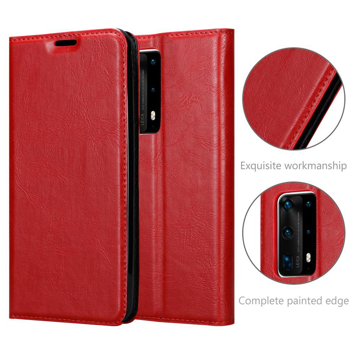 Custodia per telefono rossa con telefono all'interno e primo piano del bordo e della fotocamera.